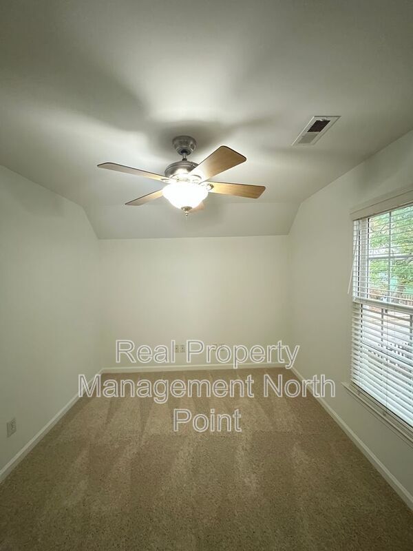 Building Photo - 889 Crew St SW