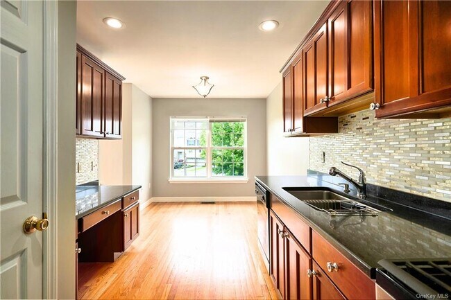 Building Photo - 2402 Rockledge Ct