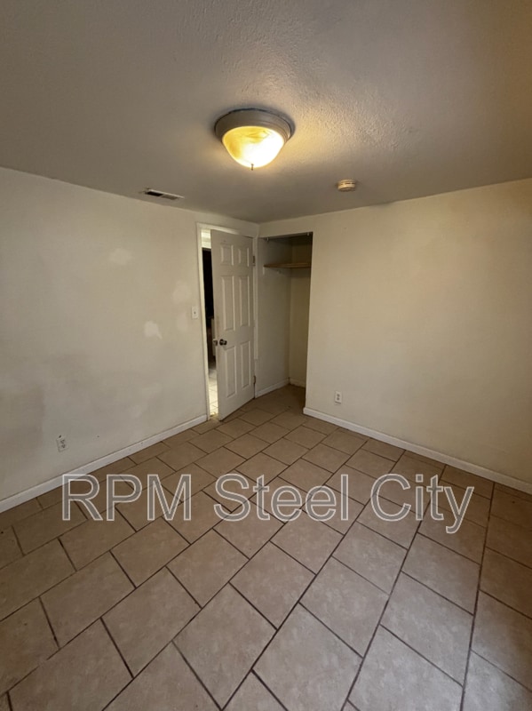 Building Photo - 511 W 12th St