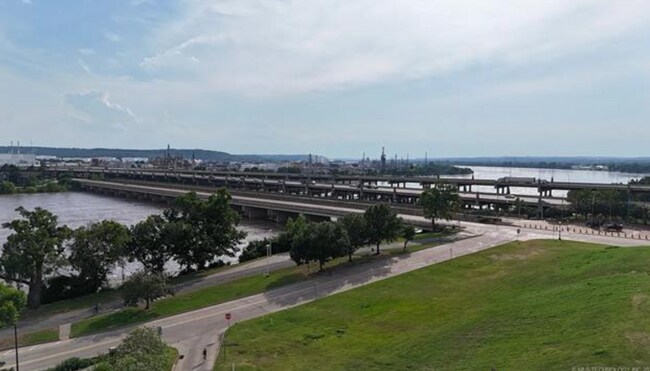 Building Photo - 2 Bed | 2 Bath Condo on Crybaby Hill