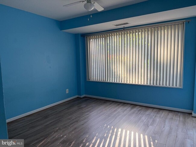 Building Photo - 10570 Main St