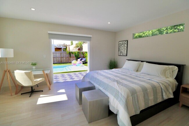 Building Photo - 2975 SW 15th St