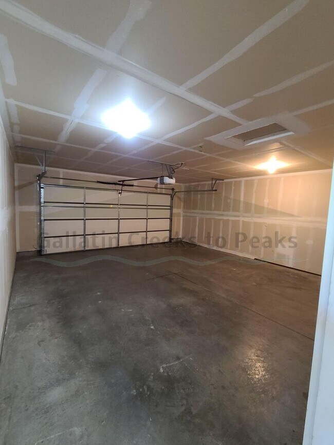 Building Photo - 895 Longbow Ln