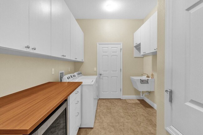 Building Photo - 1280 S Village Square