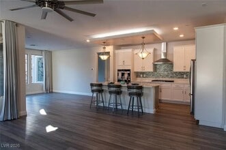 Building Photo - 92 Lake Oasis St