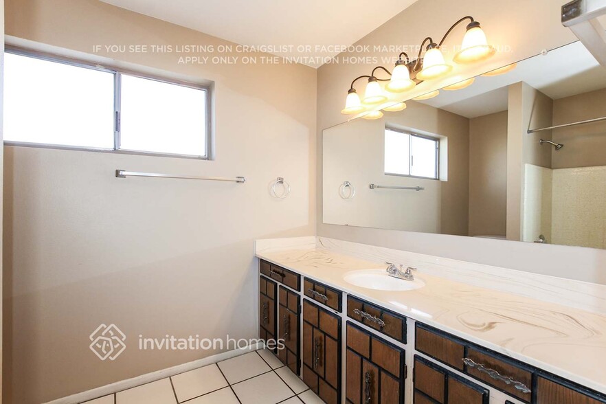 Building Photo - 3828 W Mission Ln