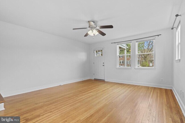 Building Photo - 227 Willow Ave