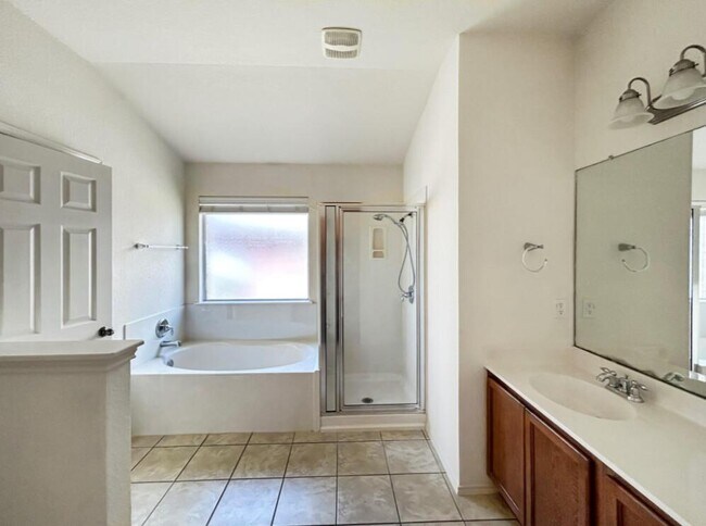 Building Photo - 1802 Honey Creek Ln