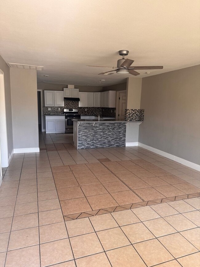 Building Photo - Beautifully Updated 4/2 in Old Fig