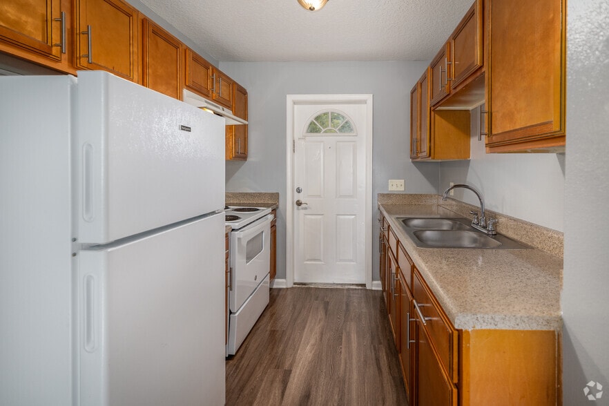 ADA - 2BR, 1BA -700SF - Kitchen - Mayfair Village