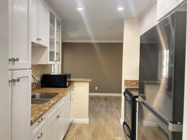 Primary Photo - Beautifully updated house in Burbank Blvd ...