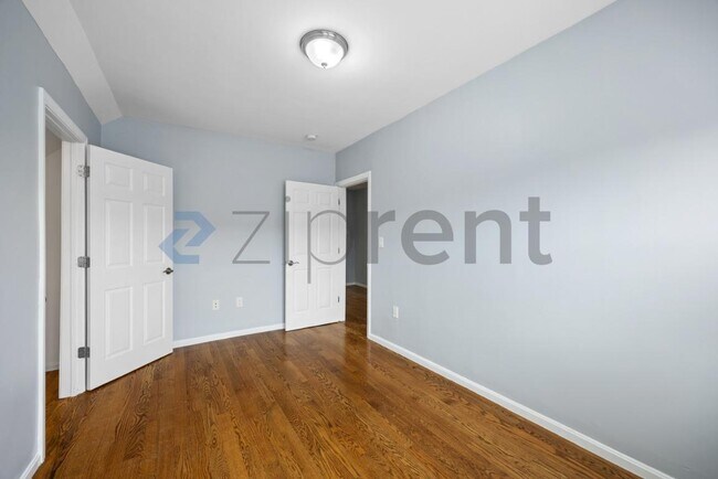 Building Photo - 92 Maple St