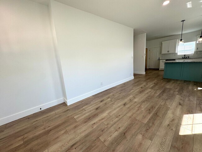 Building Photo - Stunning 2 bedroom 1 bathroom home In Kendall-Whittier district of Tulsa!