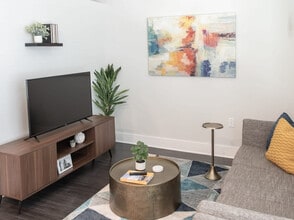 Building Photo - 601 E Pete Rose Wy