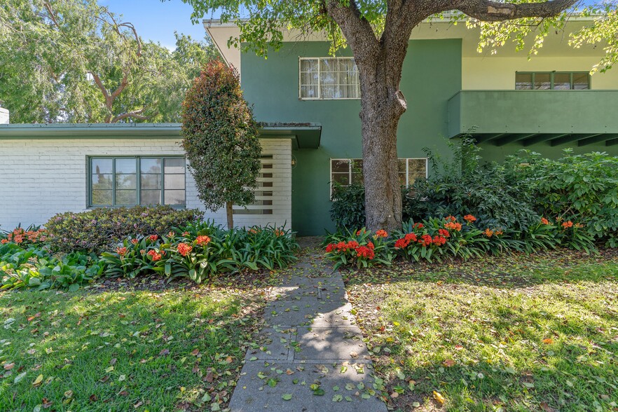 Building Photo - 5146 Village Grn