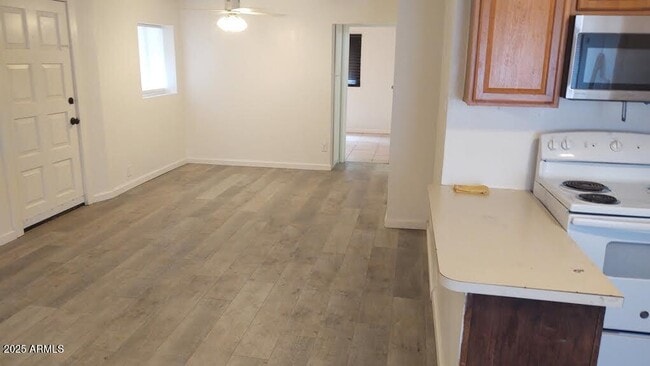 Building Photo - 2727 W Belmont Ave