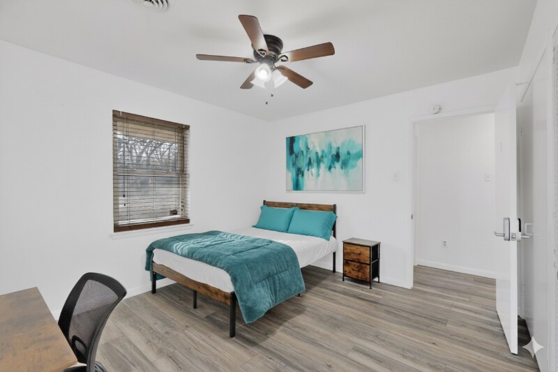 Building Photo - 404 Nottingham Dr