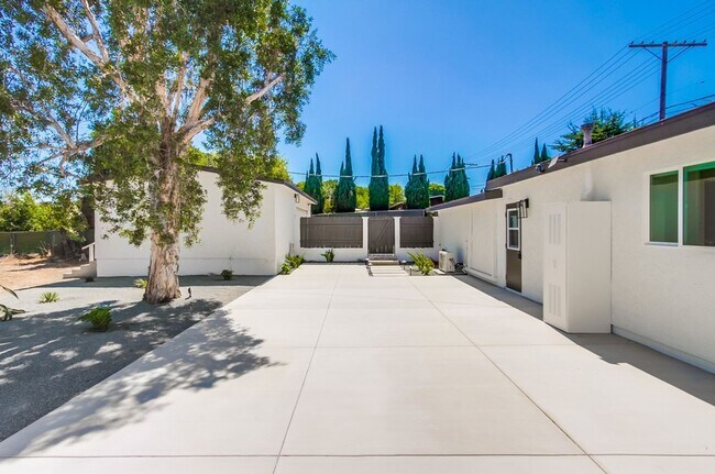 Building Photo - Charming & Upgraded San Marcos Home with P...