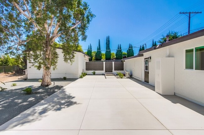 Building Photo - Charming & Upgraded San Marcos Home with Privacy and Space