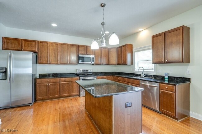 Building Photo - 155 Granite Dr