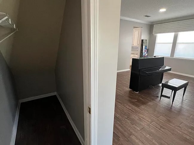 Building Photo - 6 Bedrooms 4 Bathroom 1672 Hammock Grove Lane