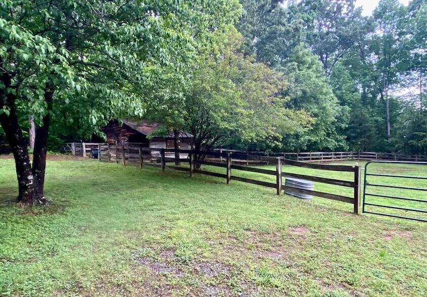 Building Photo - 932 Solen Williams Rd