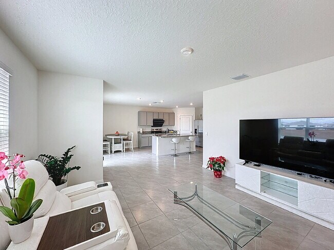 Building Photo - 8379 Ender Hls Dr
