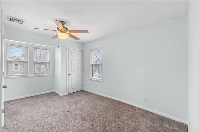 Building Photo - 127 E Pine St