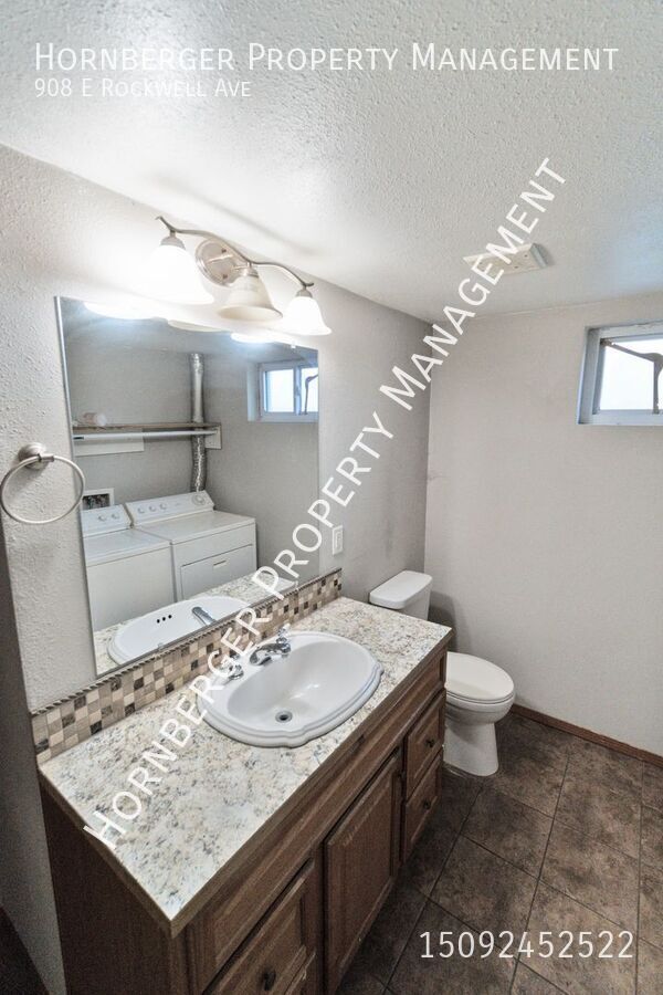 Building Photo - 908 E Rockwell Ave