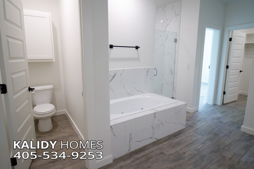 Building Photo - 2141 Kalidy Dr