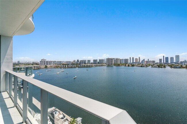 Building Photo - 17111 Biscayne Blvd