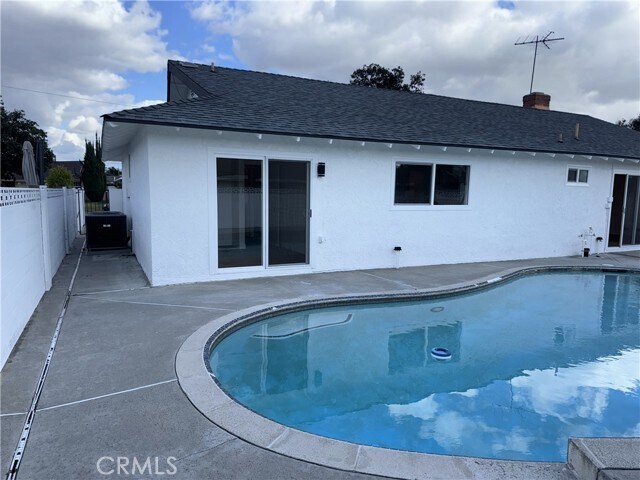 Building Photo - 213 N Royal Pl