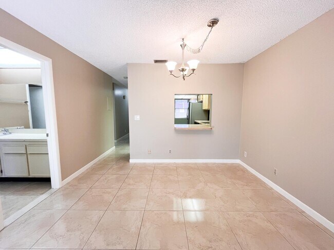 Building Photo - 5939 Forest Hill Blvd