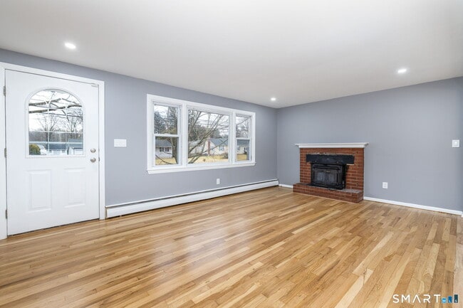 Building Photo - 555 Graham Rd