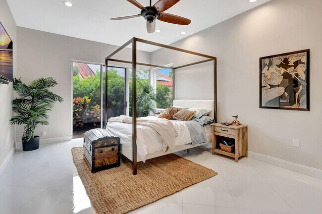 Building Photo - 23164 Via Stel