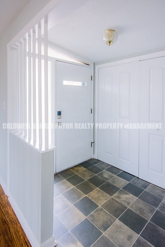 Building Photo - 1606 Oaken Trail