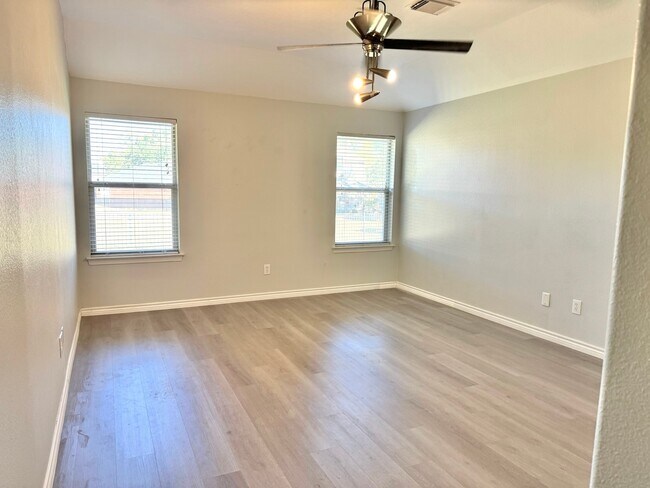 Building Photo - 8603 Malardcrest Dr