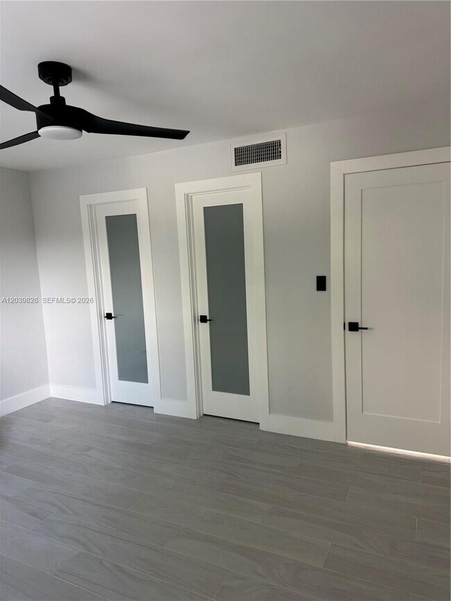 Building Photo - 6653 SW 140th Ave