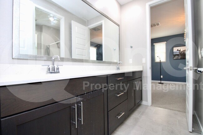 Building Photo - 1026 E Weatherby Way