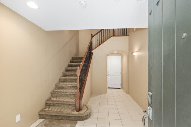 Building Photo - 245 Paseo Gregario