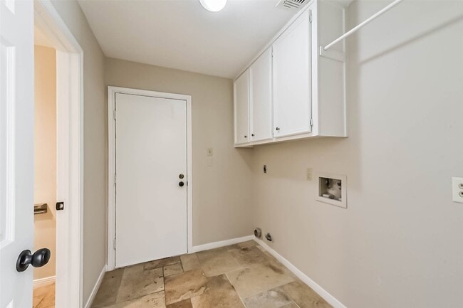 Building Photo - 3910 Misty Gardens Ct