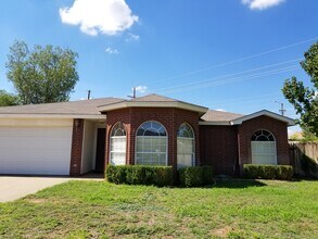 Building Photo - Pre-Leasing Self Showing - 4 bed 2 bath Mo...