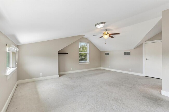 Building Photo - 3500 Robinson Ave
