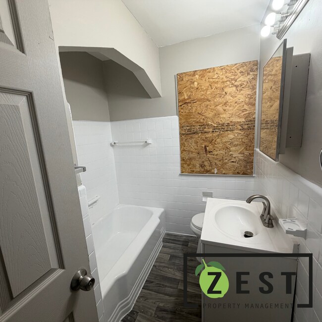 Building Photo - OPEN HOUSE 5/13! 3-3:30 PM!!! Beautiful 3 bedroom 1 Bath