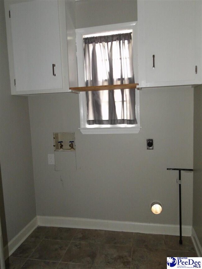 Building Photo - 218 Honeysuckle Ln