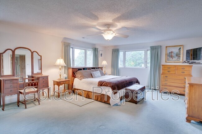 Building Photo - 1415 Crestline Dr