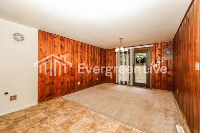 Building Photo - 6428 Celestine St