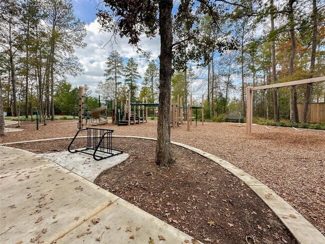 Building Photo - 1515 Las Cuevas Dr