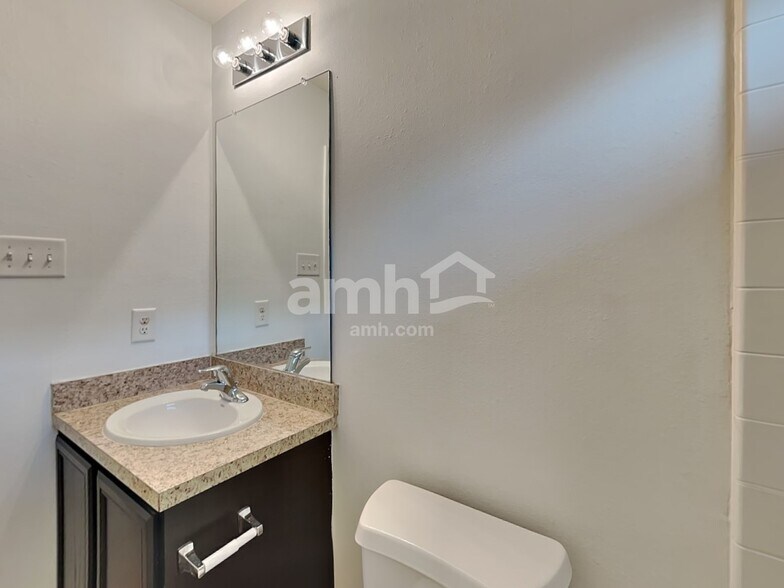 Building Photo - 22334 Queenbury Hills Dr