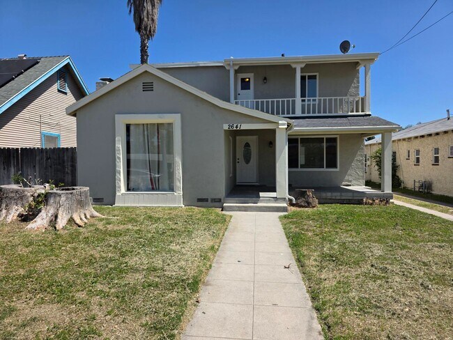 Building Photo - 2641 N Arrowhead Ave